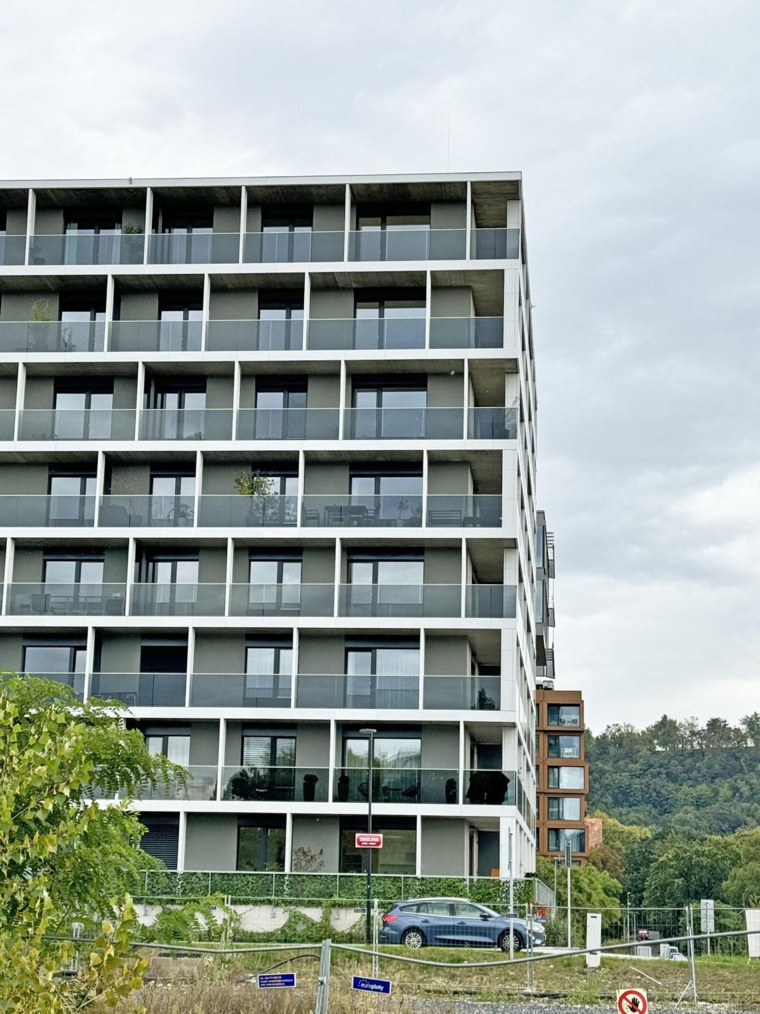 New Studio, King Bed, Free Parking, Terrace プラハ エクステリア 写真